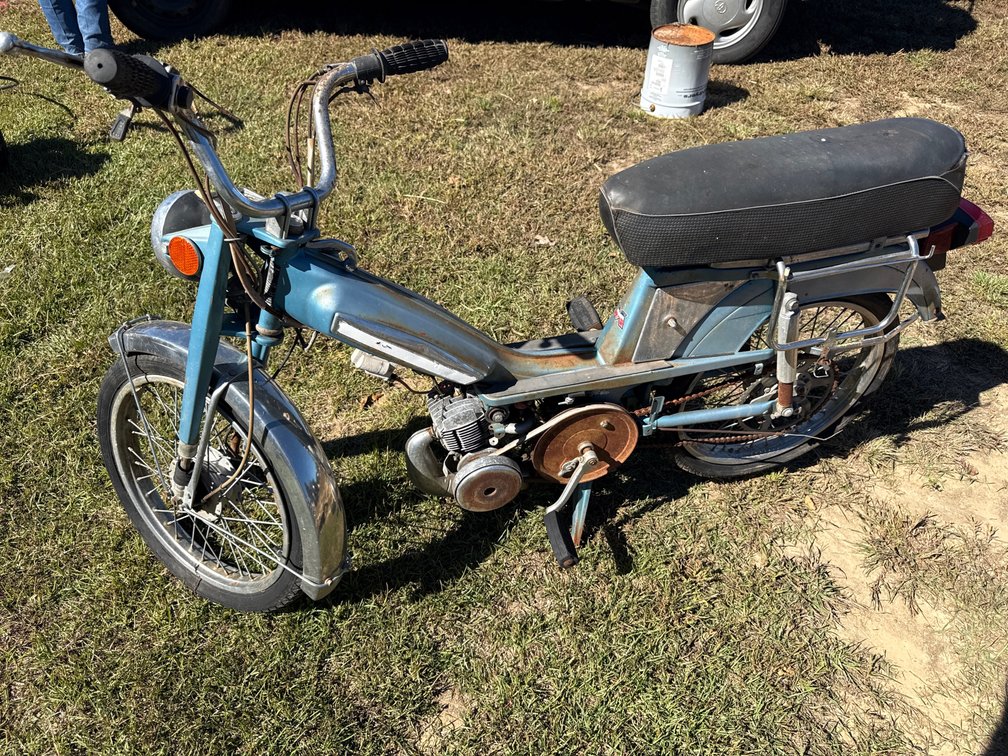 Motobecane 70’s model. owner states has not been cranked in years.