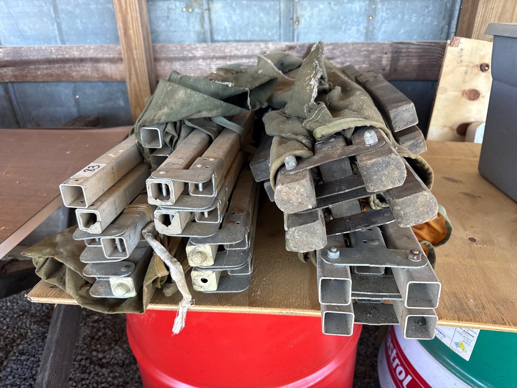 4 Camp cots