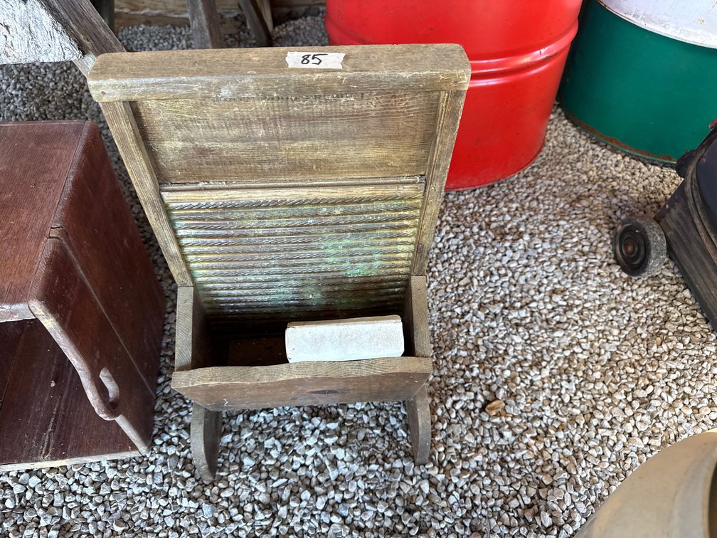 Washboard magazine rack