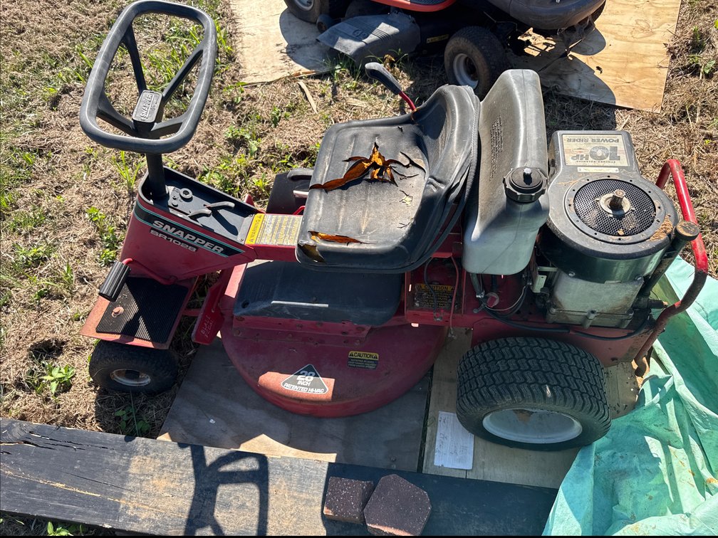 Snapper 10 hp lawnmower 28 inch cut