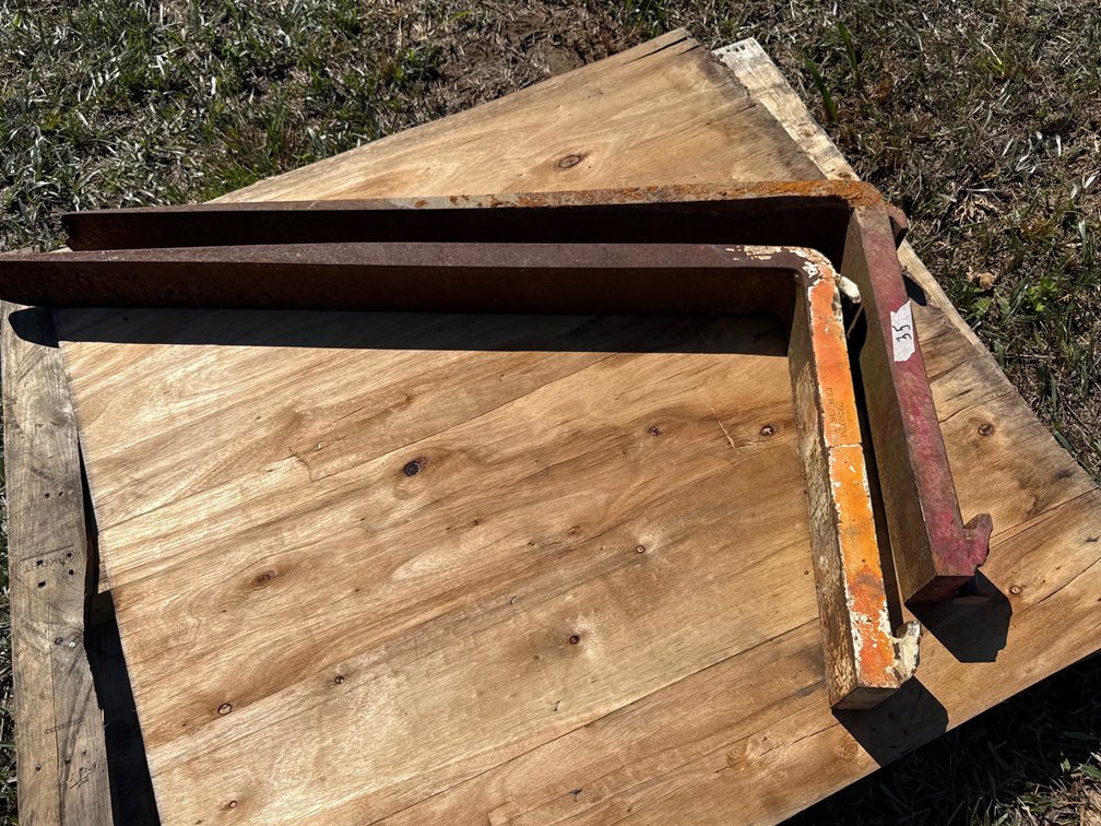 42” pallet forks not a matching set