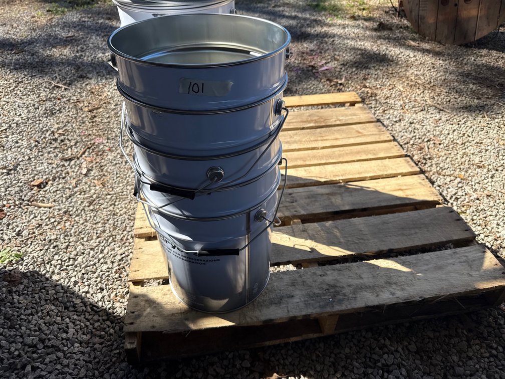 Pallet of 60 buckets with lids (picture is not complet)
