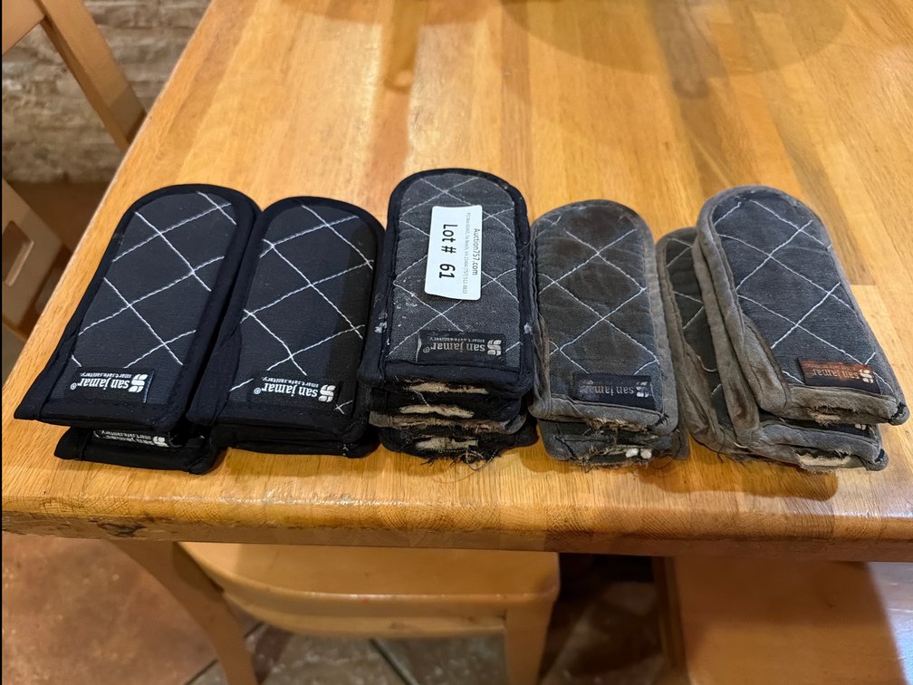 Lot: 14 San Jamar pot handle grabber sleeves