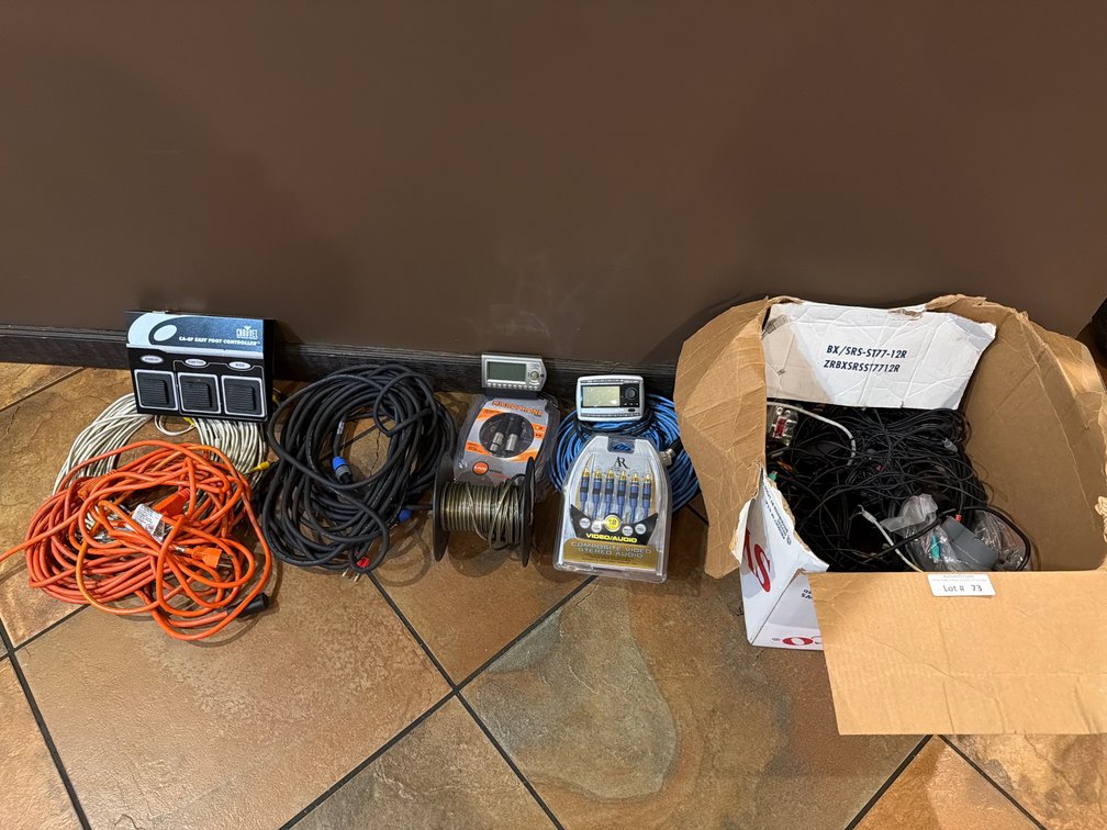 Lot: assorted audio cables, audio equipment & power cords