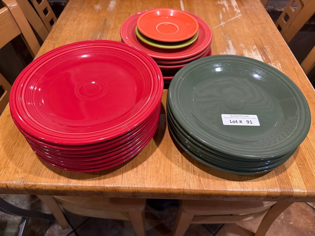 Lot: 23 Fiesta USA round plates