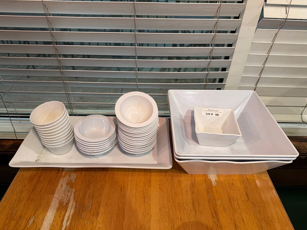 Lot: white melamine dishes & bowls