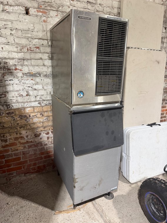 Hoshizaki ice machine w/ ice bin
