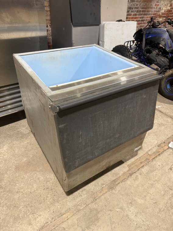Ice bin for ice machine