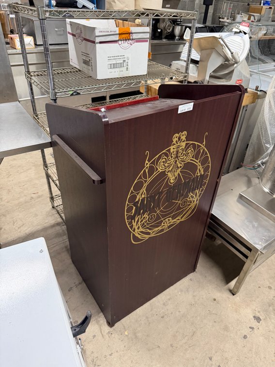 Waitress station podium on wheels