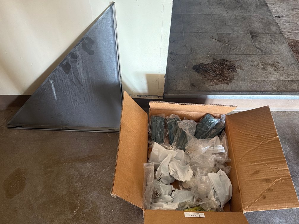 Lot: NEW wire shelf brackets & caps