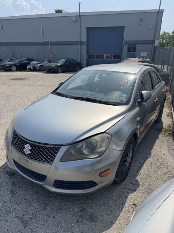 2012 SUZUKI KIZASHI