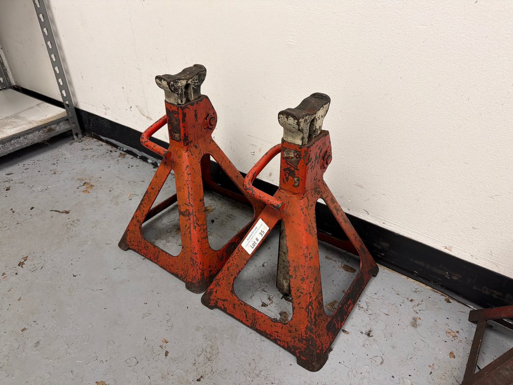 Set of large truck jack stands