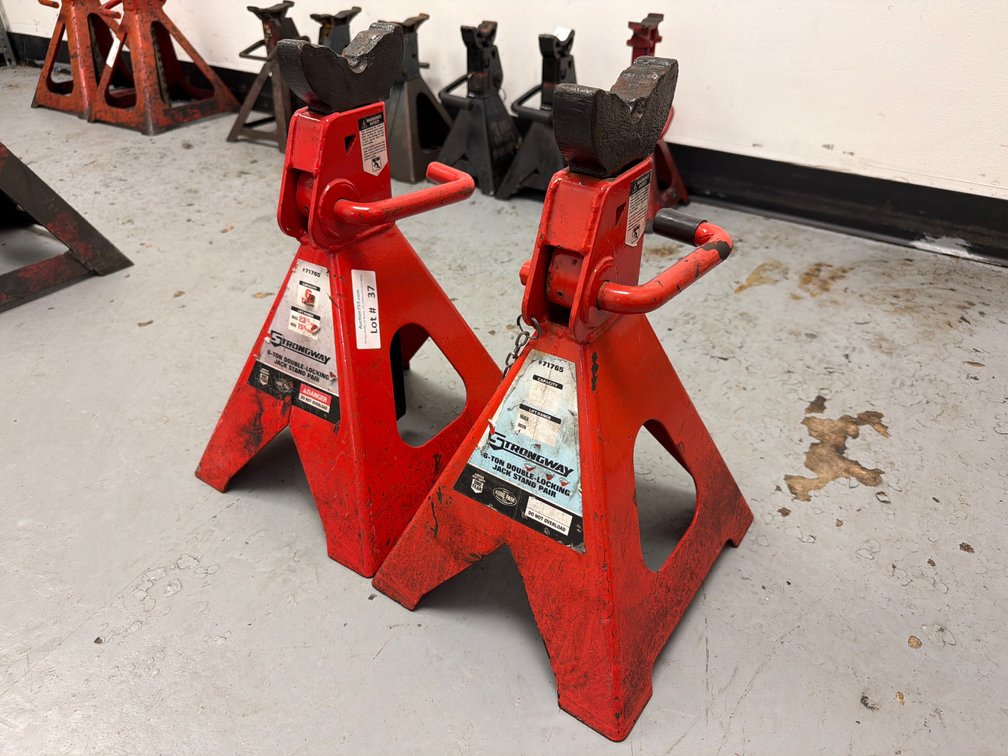 Set of Strongway 6ton large truck jack stands