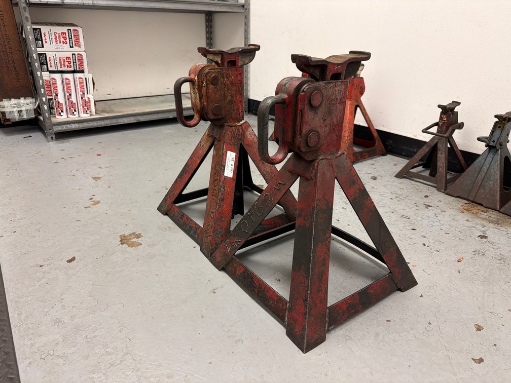 Set of XL truck jack stands