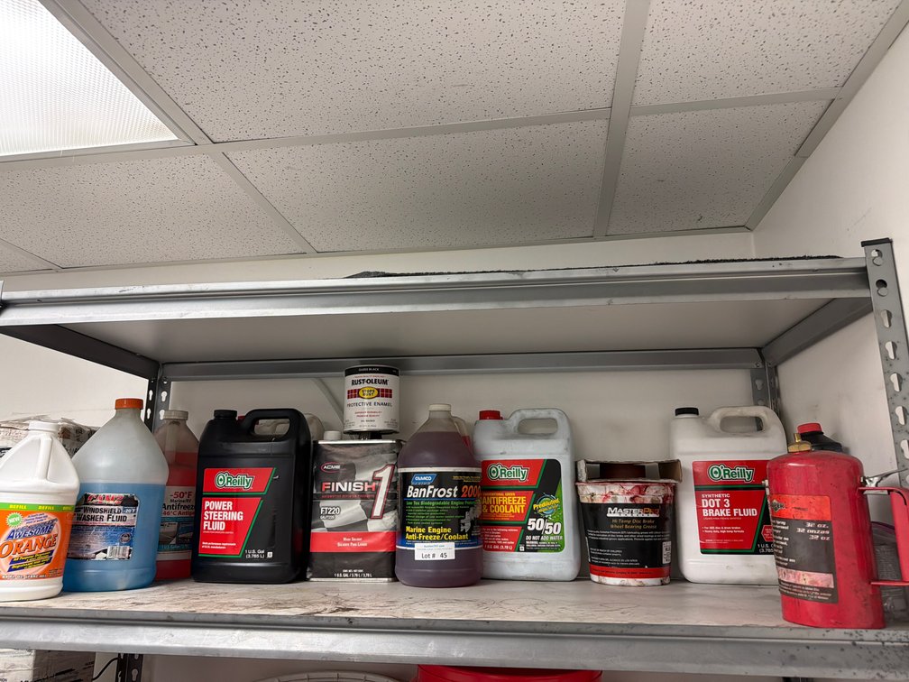 Lot: automotive fluids on 1 shelf