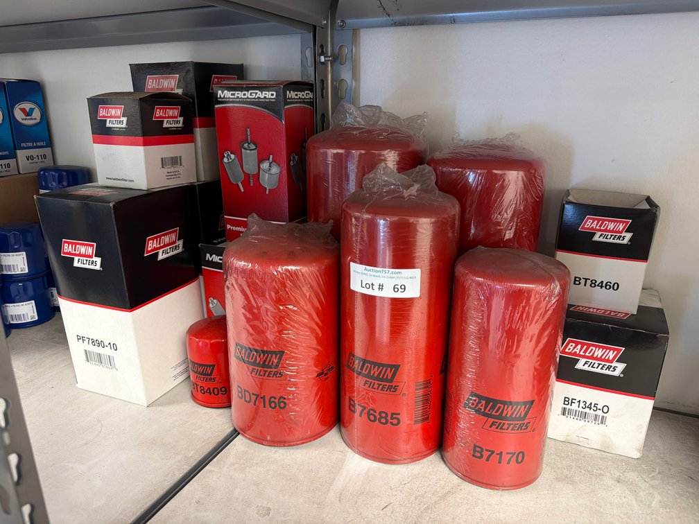 Lot: 16 NEW Baldwin & MicroGard oil filters