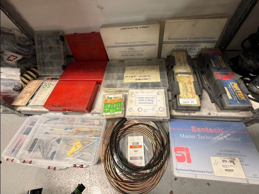 Lot: assorted o-rings, seal kits & AC hardware on bottom shelf