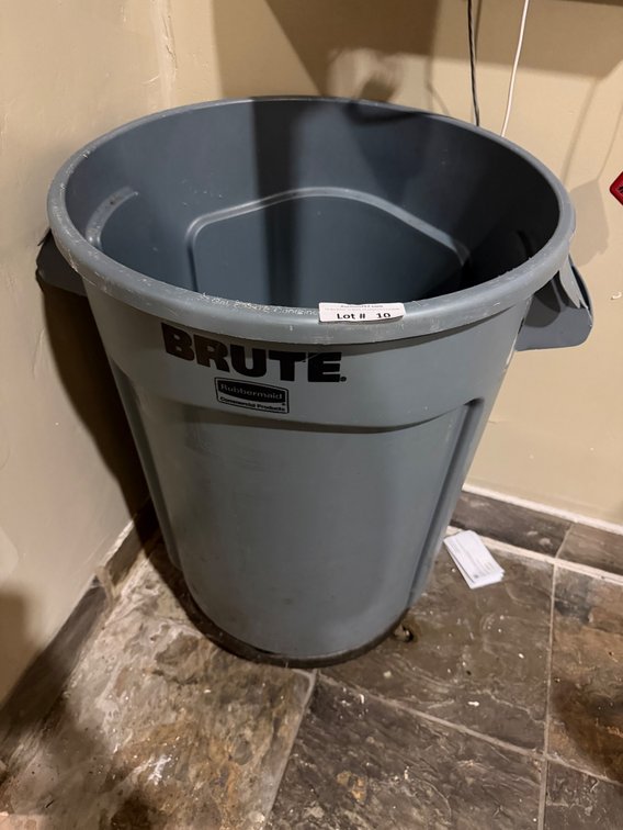 Rubbermaid Brute commercial trash can
