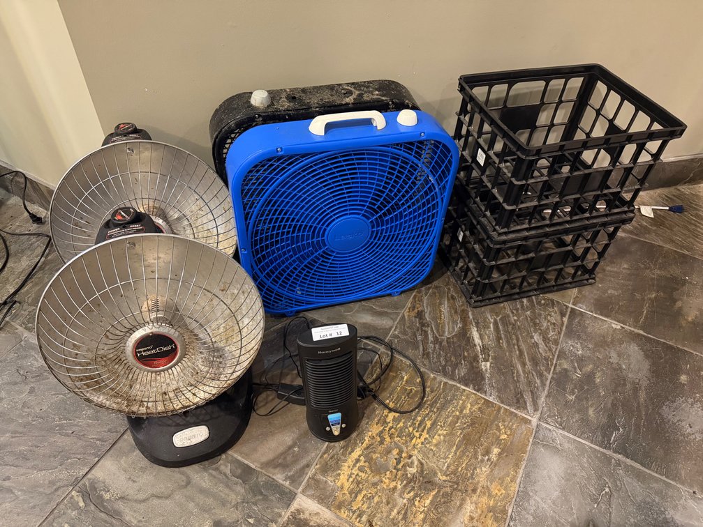 Lot: 4 space heaters, 2 fans & 2 crates