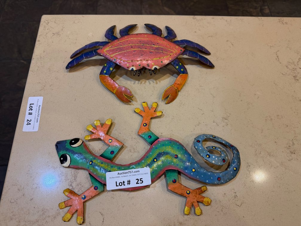 Metal wall decor pieces: crab & lizard