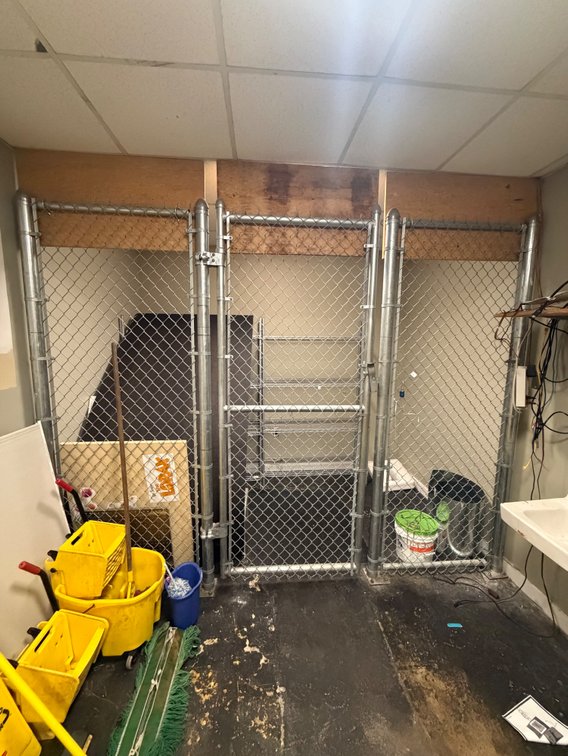 Floor mount security fence / gate