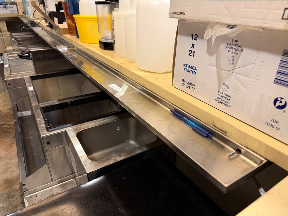 Lot: 4 stainless bar mat drainage shelves