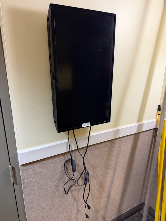 Insignia flat screen TV w/ wall mount bracket