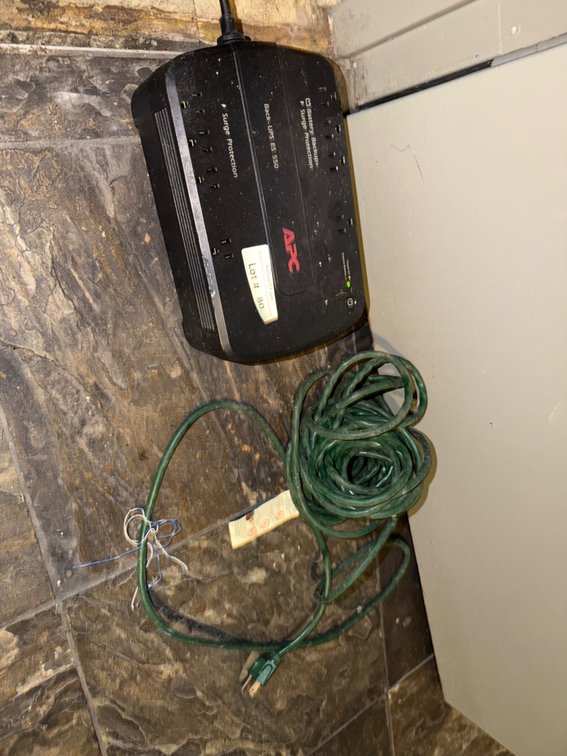 Lot: APC battery backup & extension cord