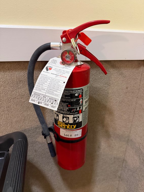 Ansul Sentry ABC fire extinguisher w/ wall mount