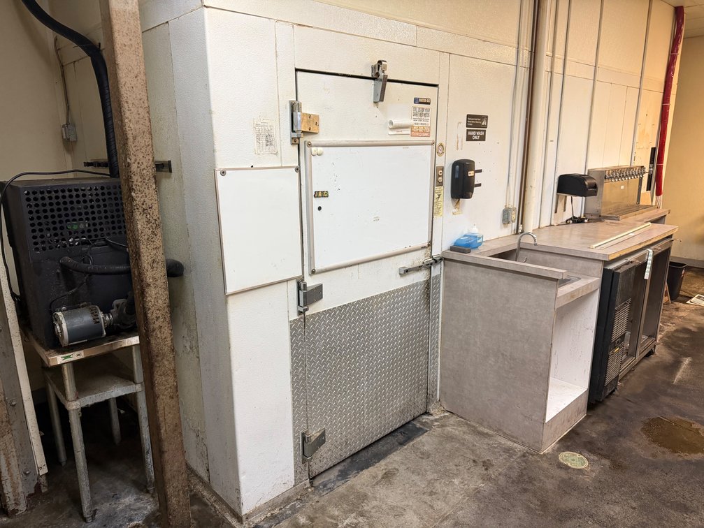 Master-Bilt walk-in cooler