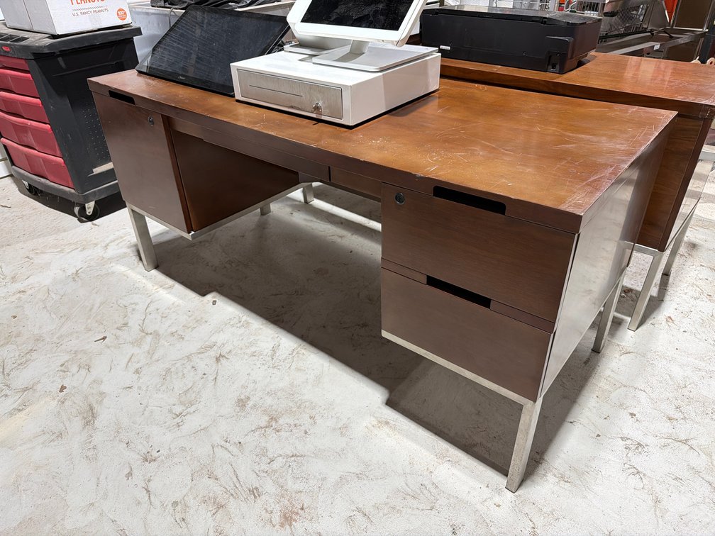 Office desk & matching credenza set, no keys