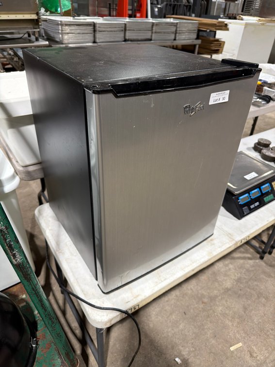 Whirlpool mini-fridge w/ freezer compartment