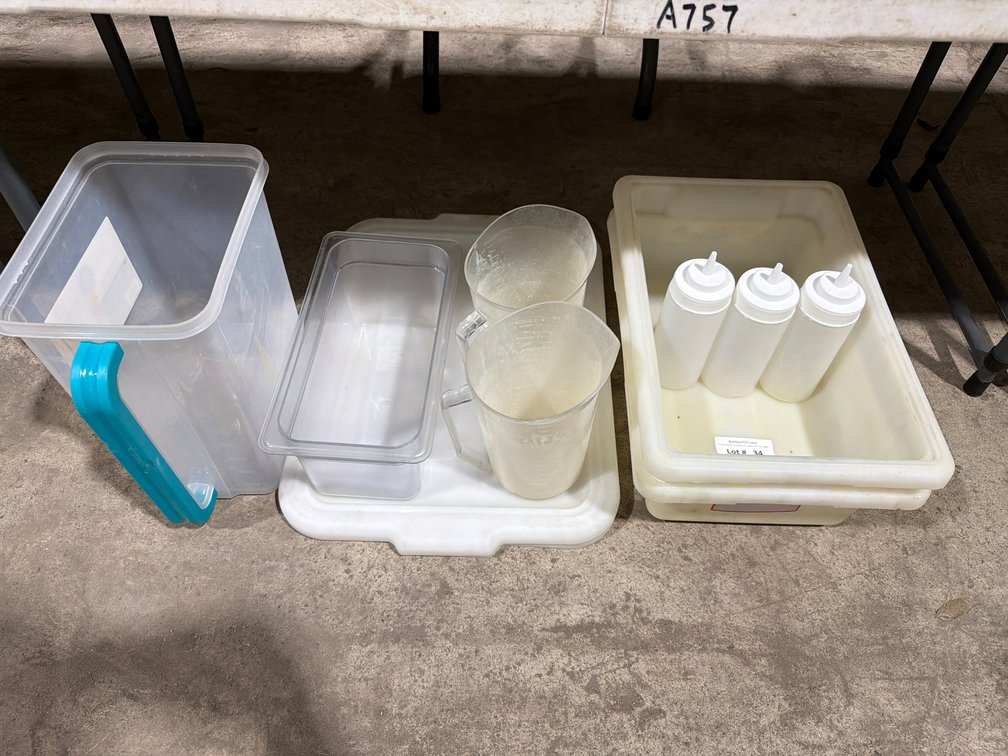 Lot: assorted plastic food containers & pitchers