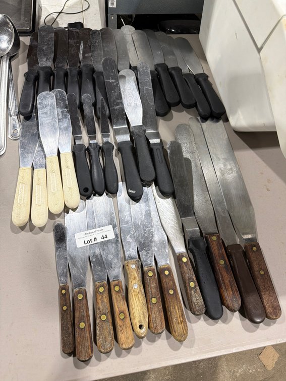Lot: 36 stainless spatula spreaders