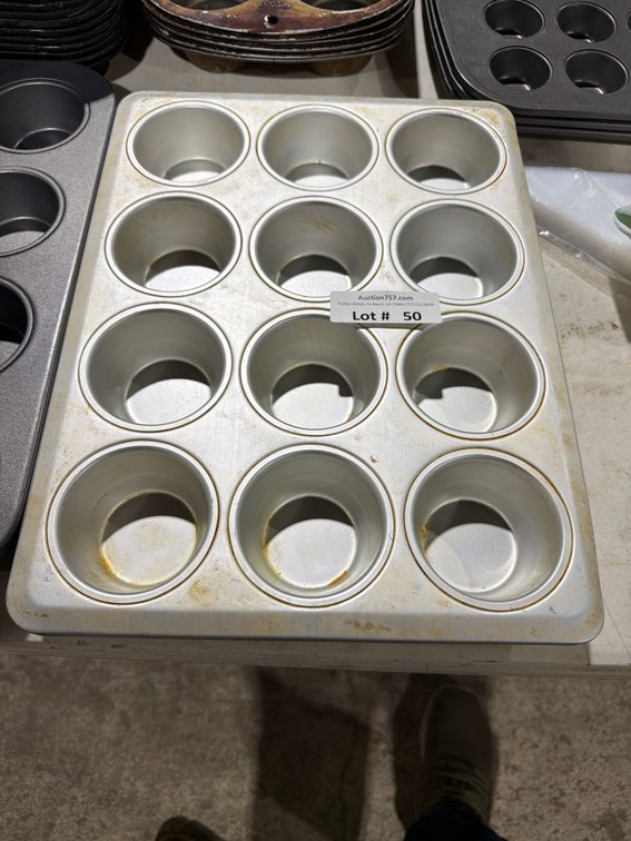 Aluminum 12 hole muffin pans
