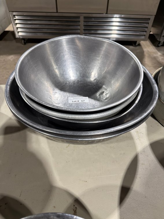 Lot: 5 stainless mixing bowls
