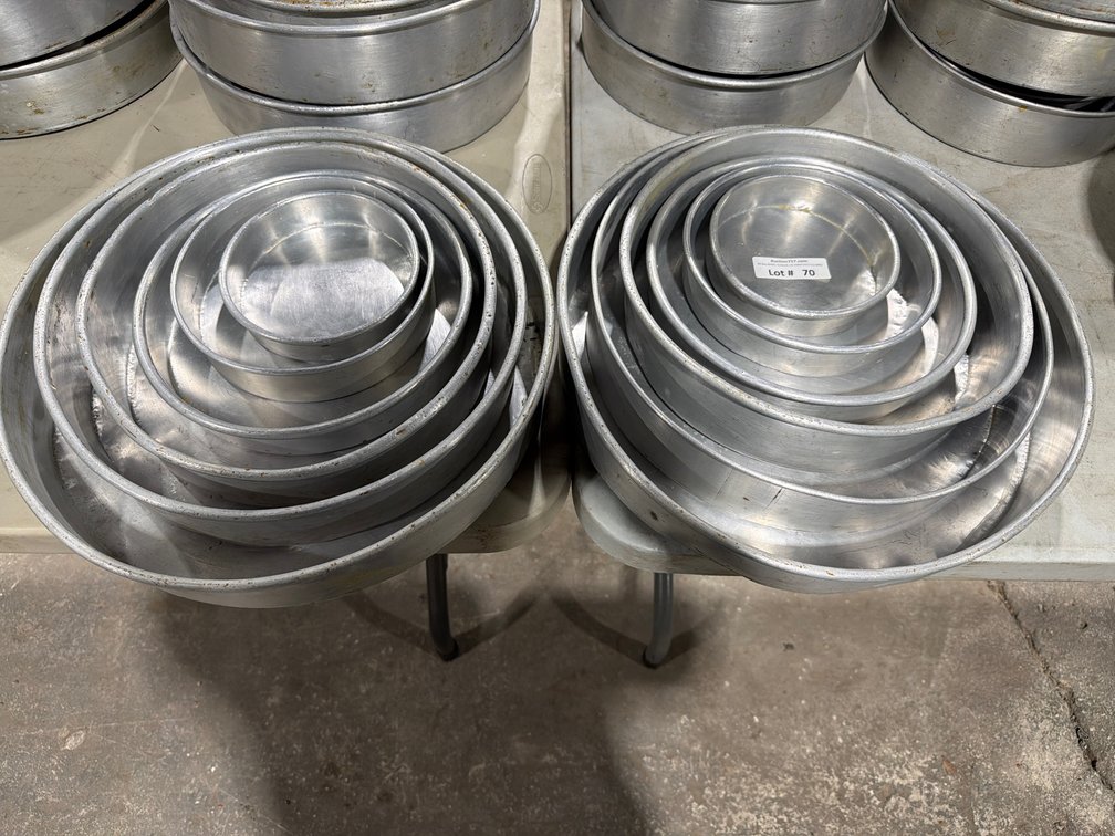 Aluminum 6 piece graduated cake pan set