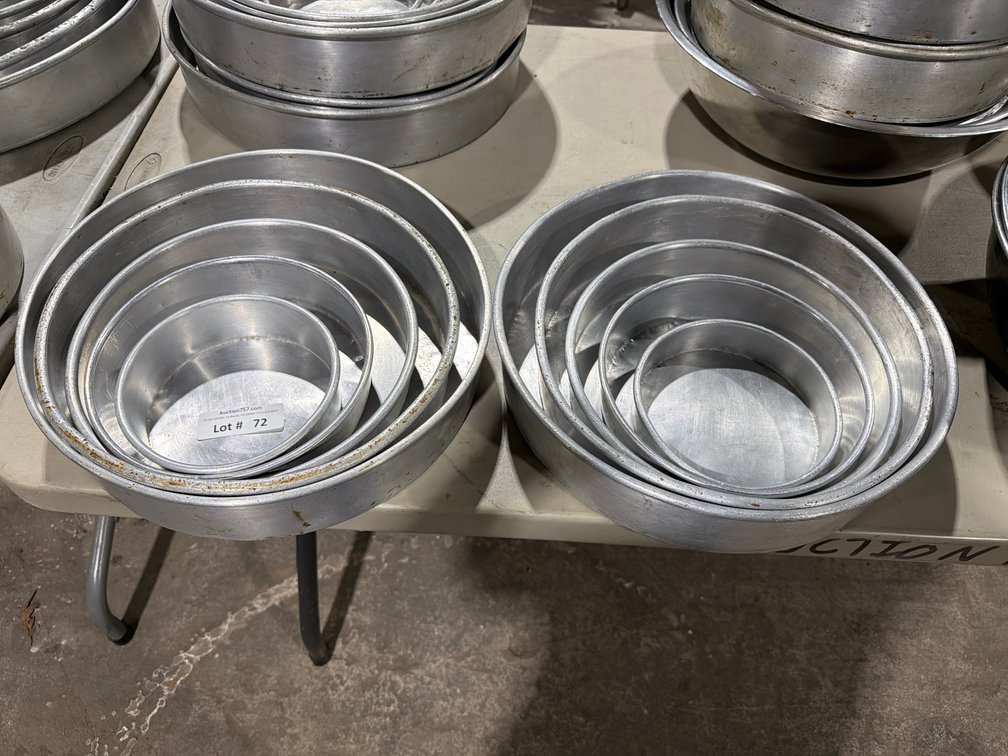 Aluminum 5 piece graduated cake pan set