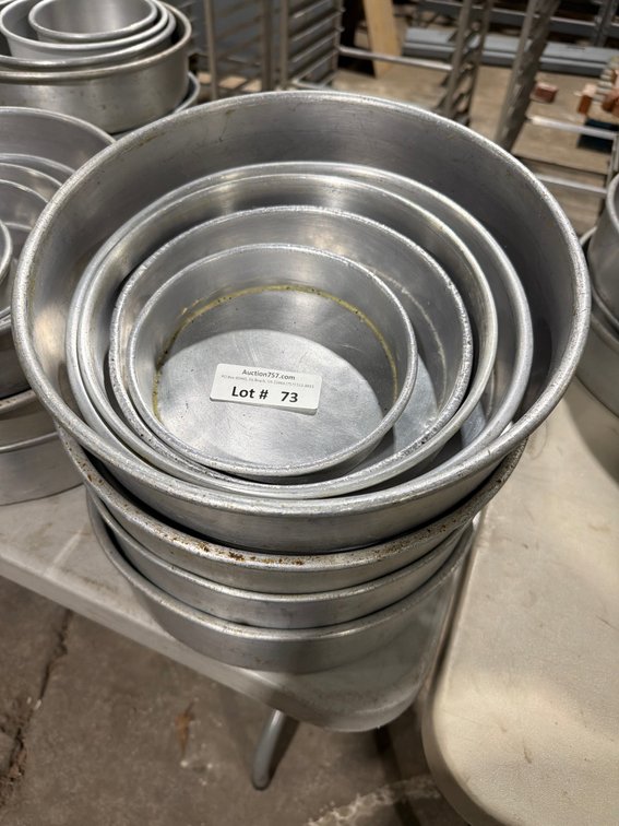 Aluminum 5 piece graduated cake pan set