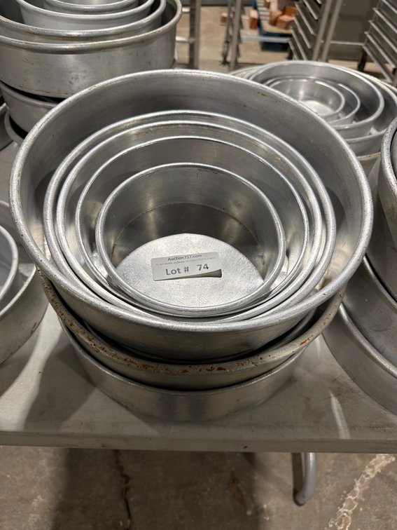 Aluminum 5 piece graduated cake pan set