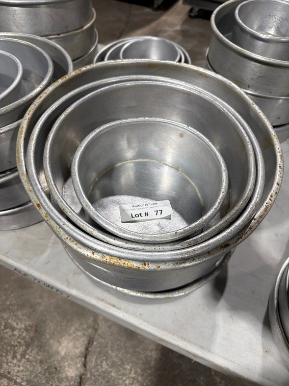 Aluminum 4 piece graduated cake pan set