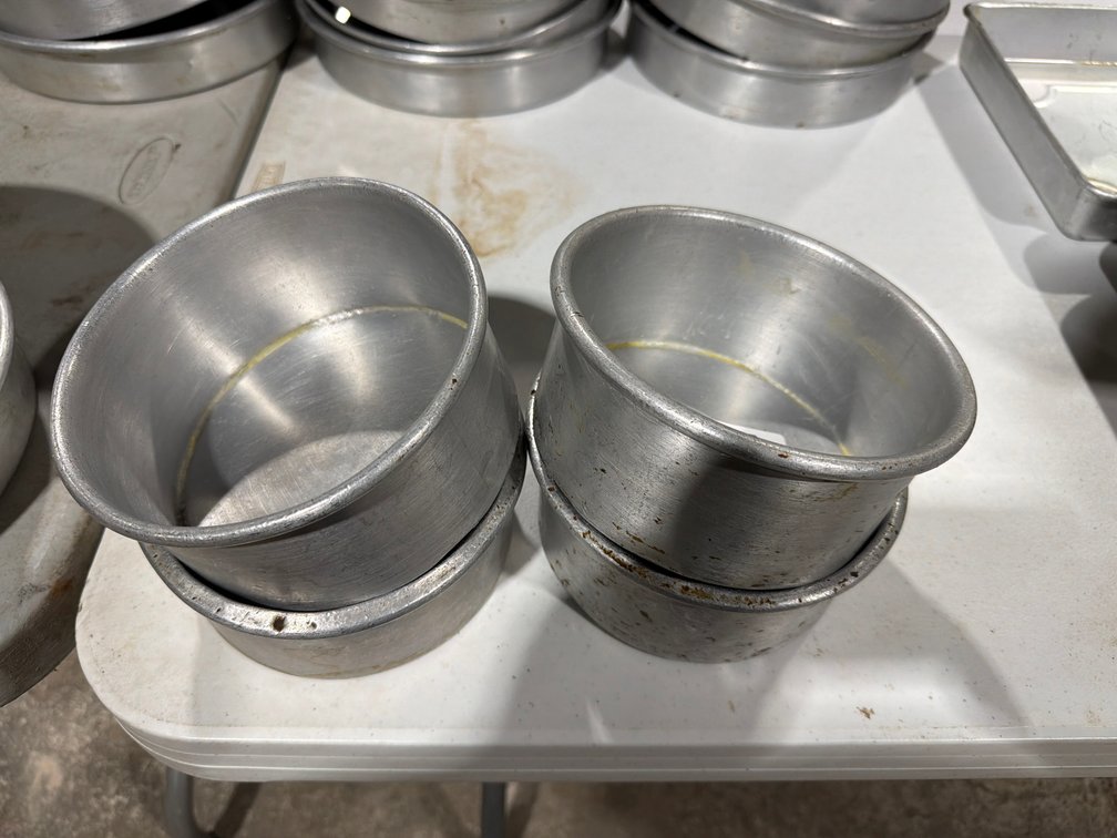 Aluminum 6.5” round baking pans