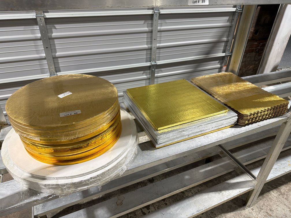 Lot: round & square gold foiled cake boards (many new)