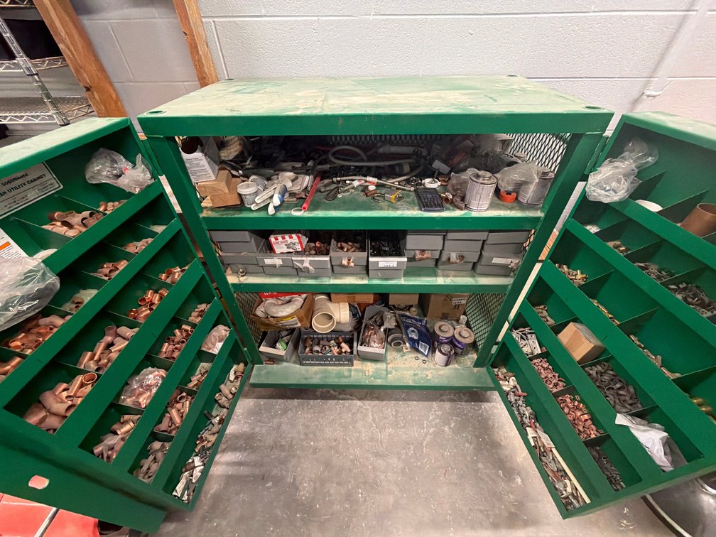 Large lot of plumbing fittings
