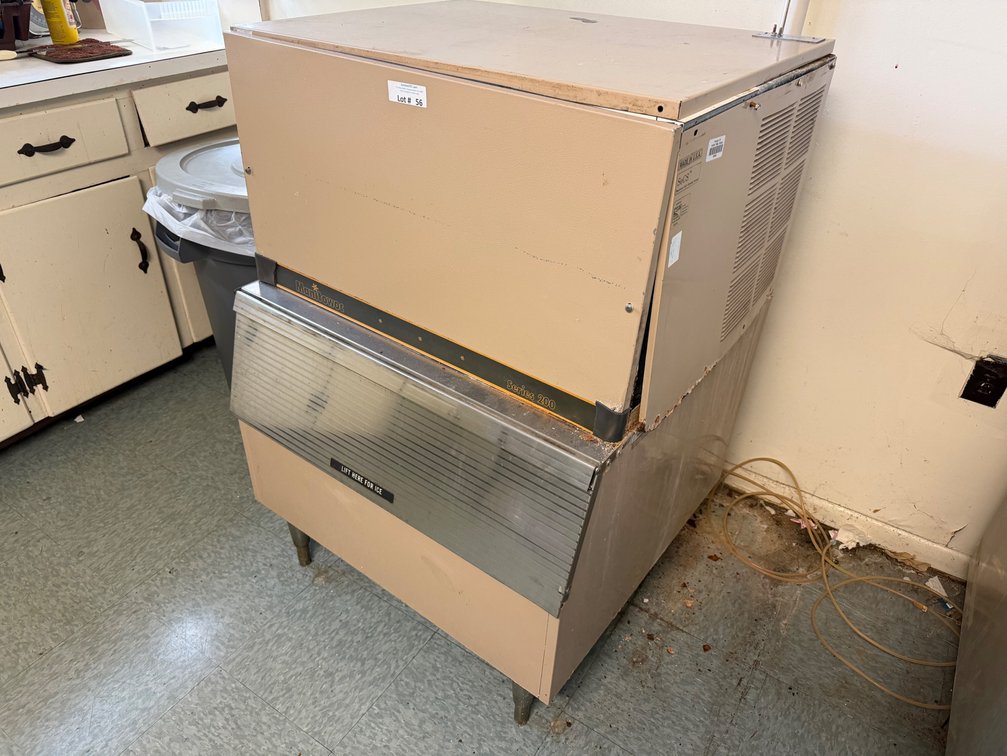 Manitowoc 200lb ice machine w/ bin
