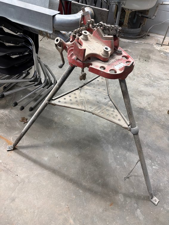 Rigid No.450 conduit bender tri-stand