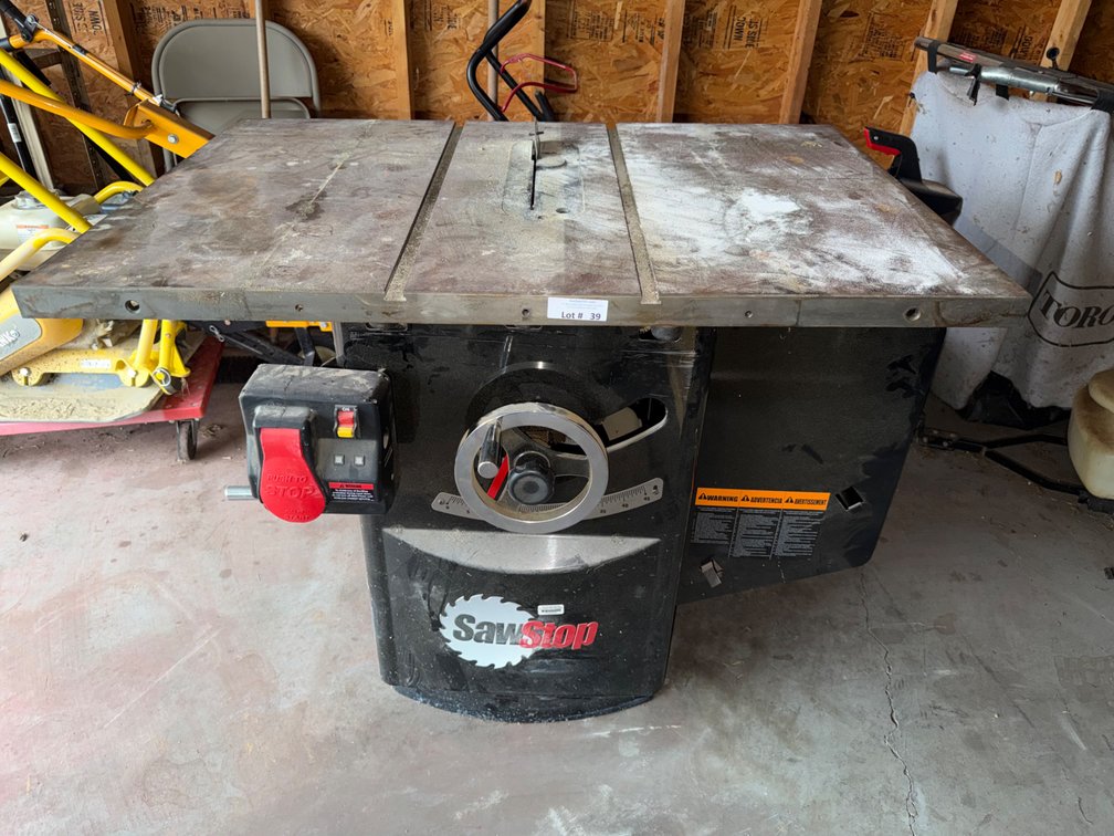 SawStop 10” industrial cabinet saw