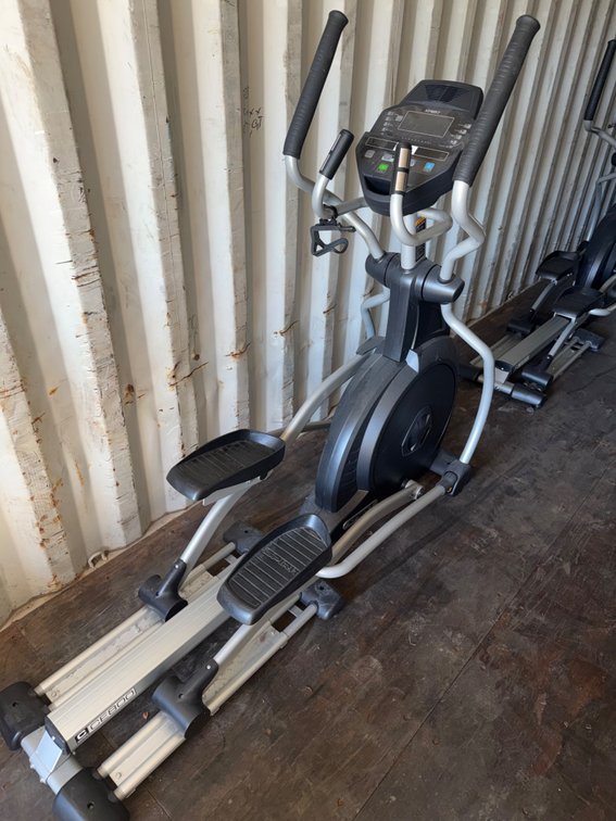 Spirit CE800 elliptical trainer