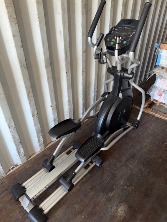 Spirit CE800 elliptical trainer