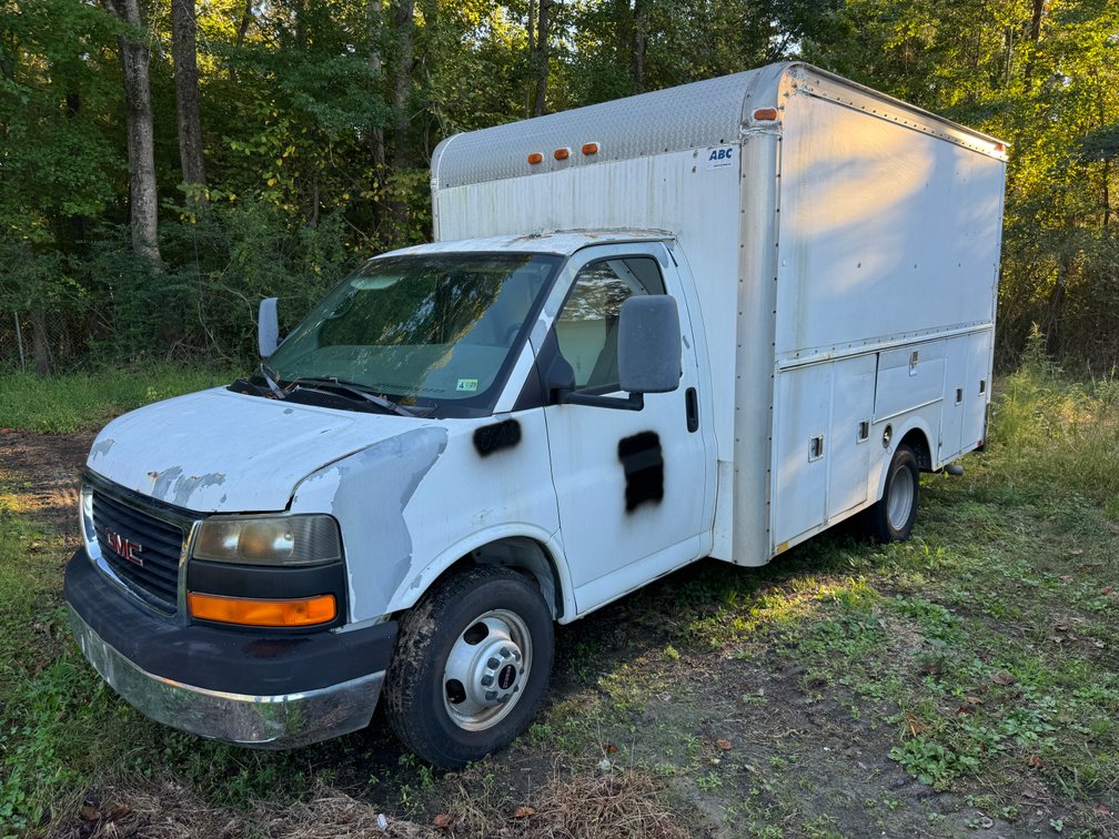 2007 GMC Savanna truck